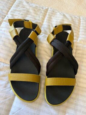 NWOT Sorel Women's Roaming Decon Leather Sandal Size 10 Dioxide Gold Summer